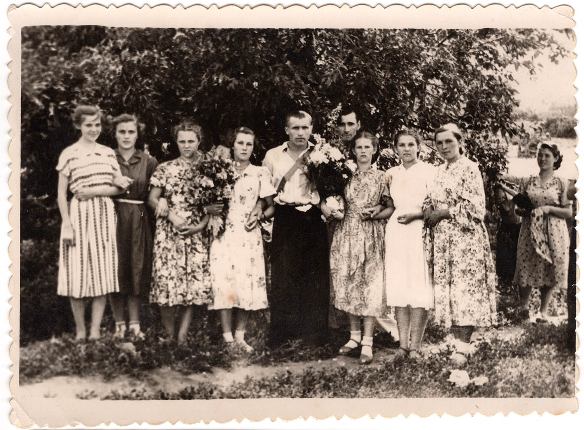 Фотографія. Молодь Лоц. Кам’янки на проводах у армію