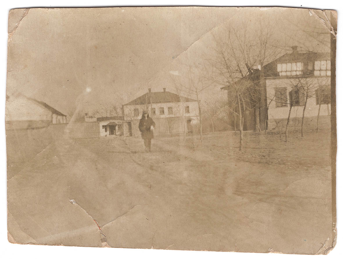 Фотографія. Контора та поліклініка в Лоцманській Кам’янці 
