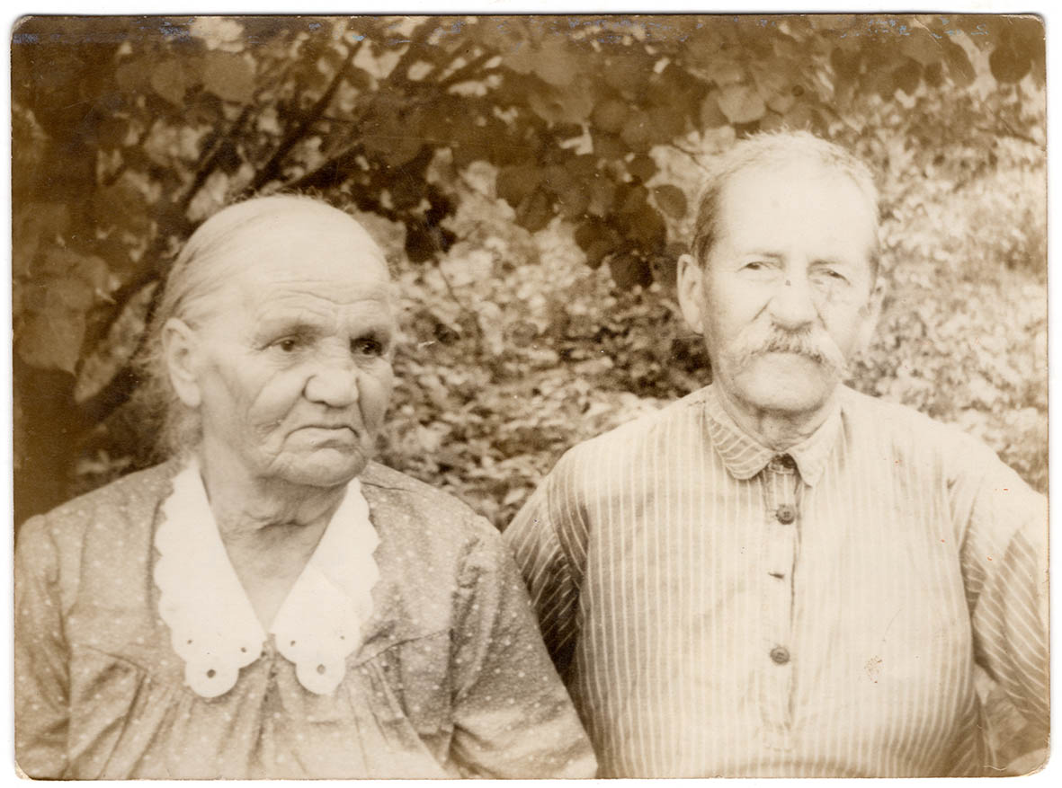 Фотографія. Вчитель Лоц. Кам’янської школи Яків Григорович Багуж з дружиною Марією